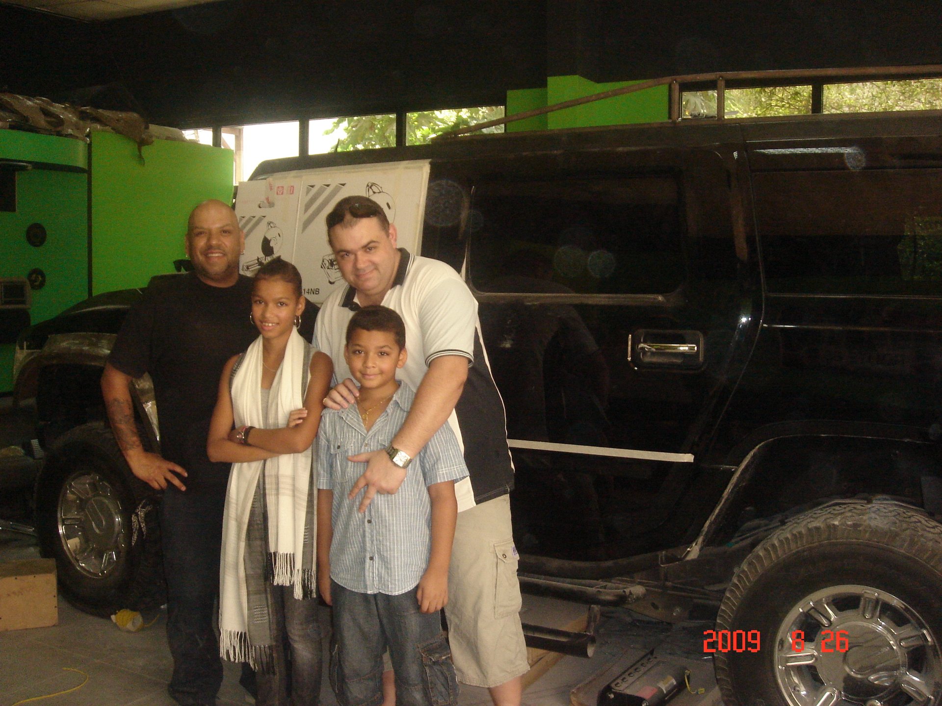 With Bear Garcia, Aliénor and Yohan during the build, August 2009.