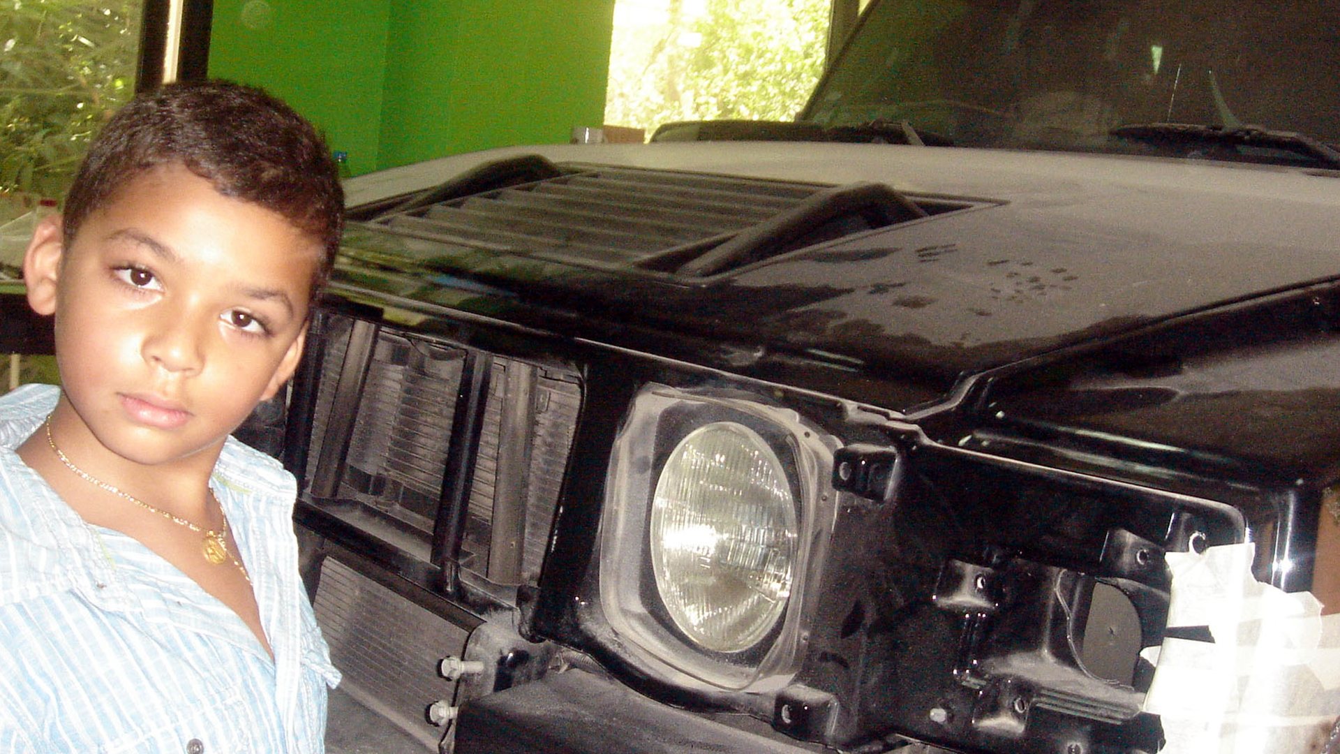 Yohan inspecting the H2, 2009.